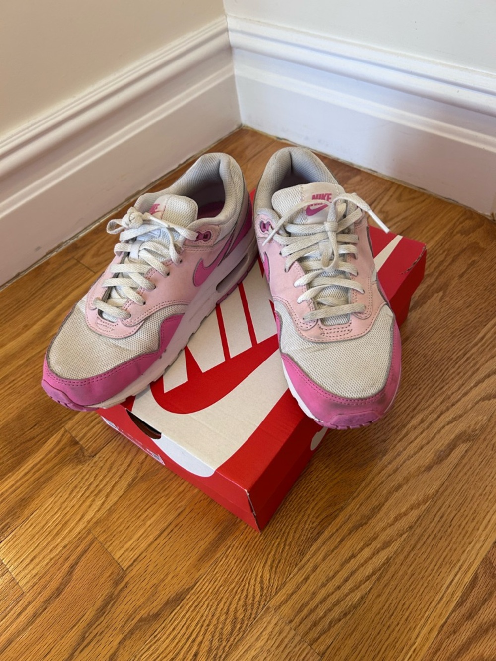 Nike Women’s Pink and White Casual Sneakers